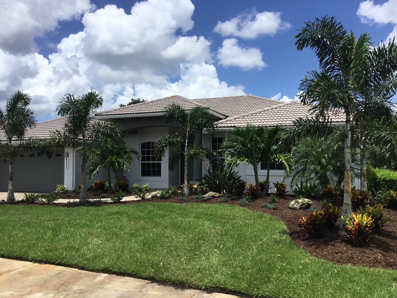 8 Tips on Improving Curb Appeal for Sarasota Homeowners